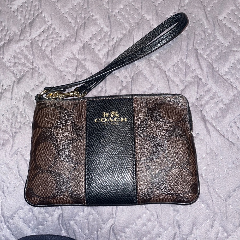 Coach Wristlet NO DAMAGE! Spacious!